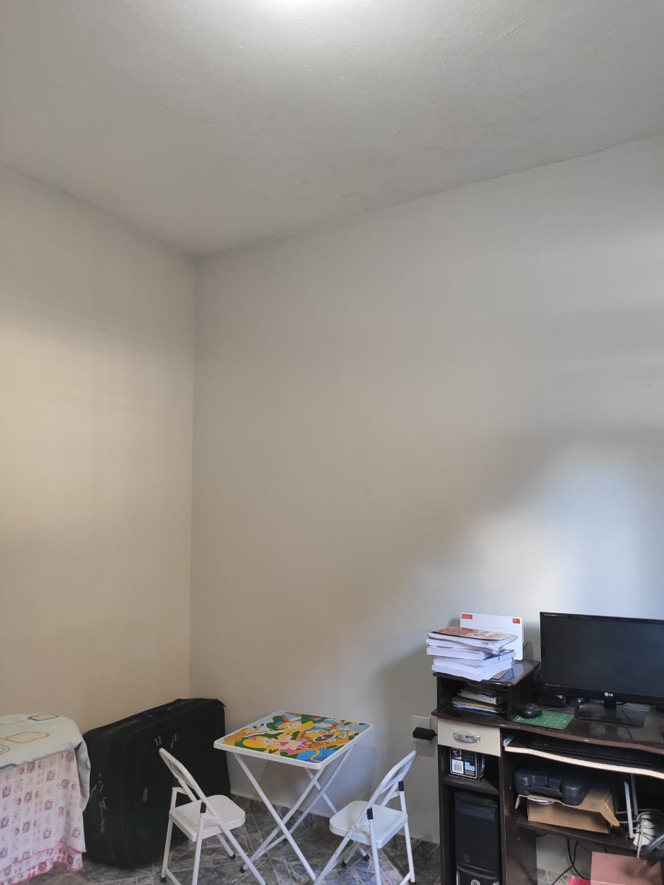  VENDO CASA COM BARRACÃO-JK